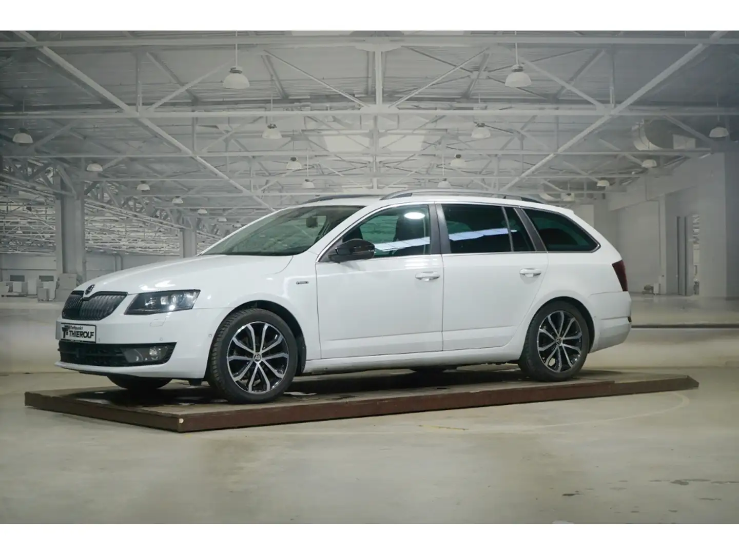 Skoda Octavia Combi 2.0 TDI Elegance BiXenon Pano Navi A Weiß - 1