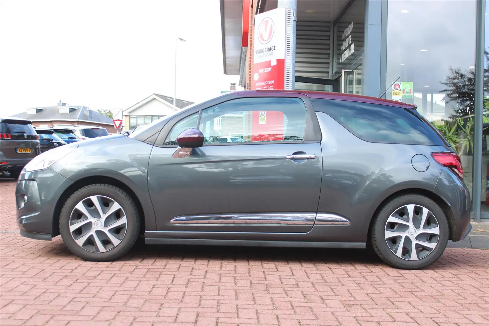 Citroen DS3 1.2 VTi *Chic* | Trekhaak | Cruise & Climate Contr Grijs - 2