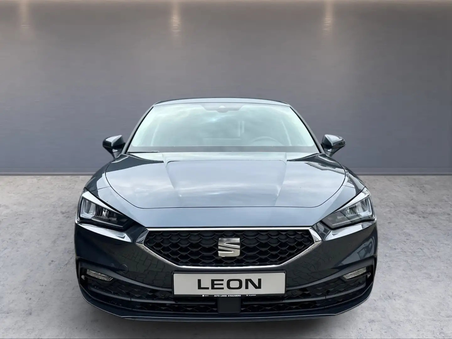 SEAT Leon Road Edition 1.5 eTSI 150 PS LED NAVI Grau - 2