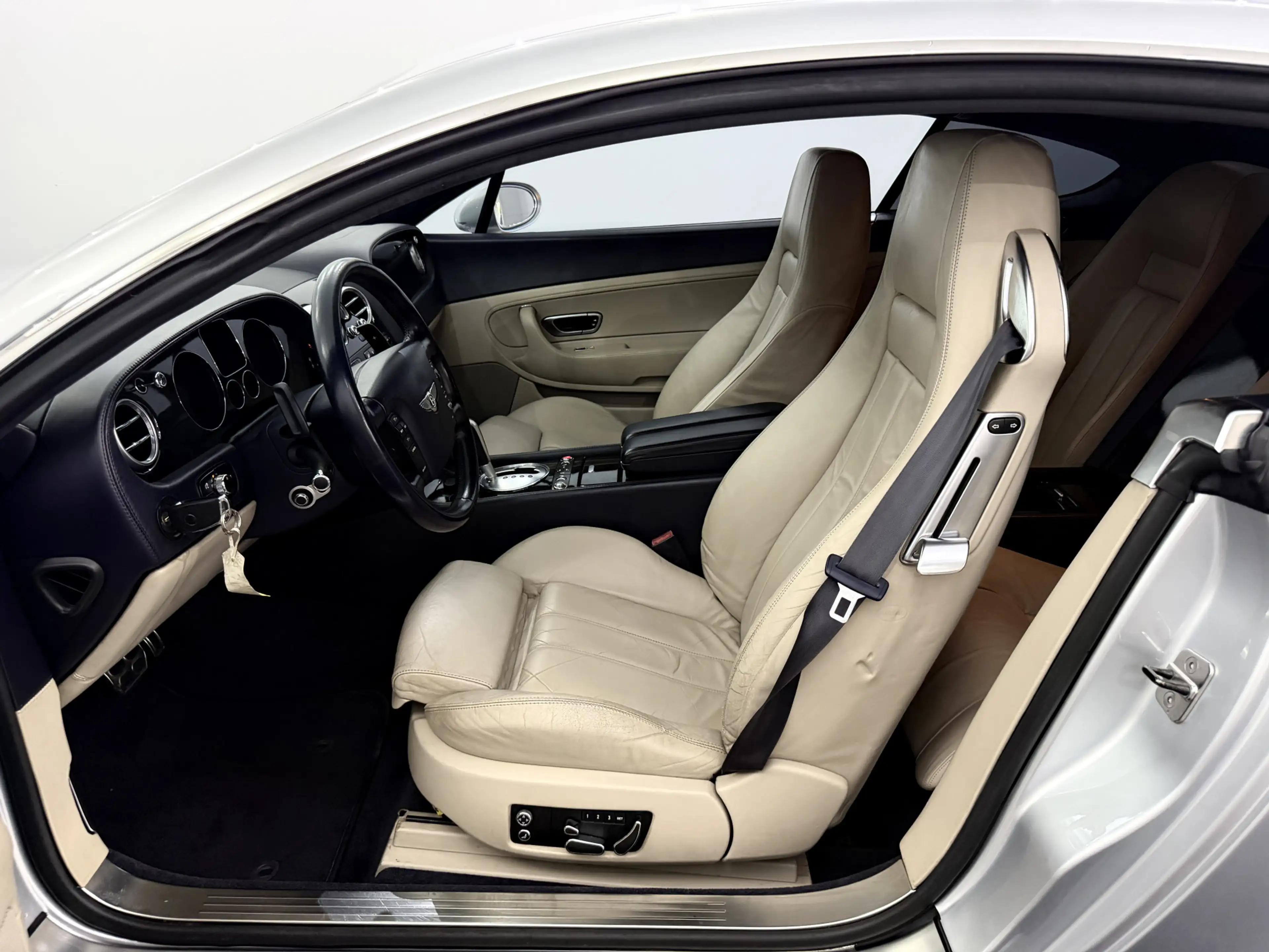 Bentley Continental GT 6.0 W12 Leder, Luchtvering, Navi, Cruise control, — photo 8