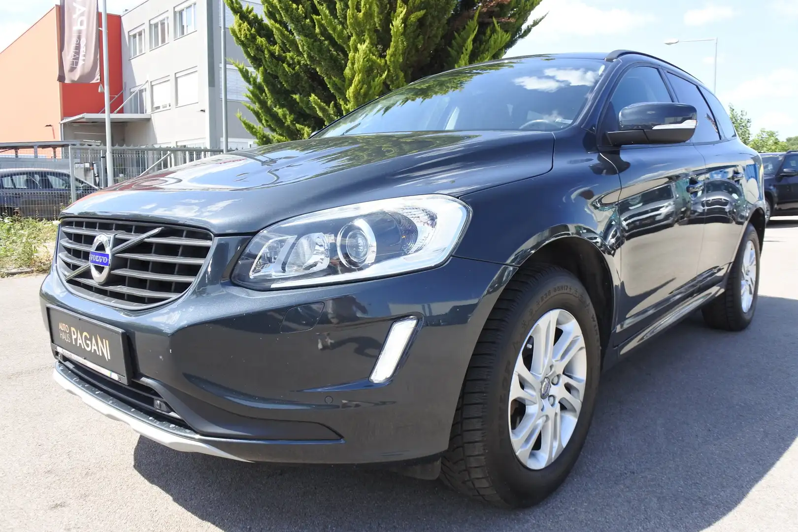 Volvo XC60 XC60 D4 AWD Momentum Geartronic Grau - 1