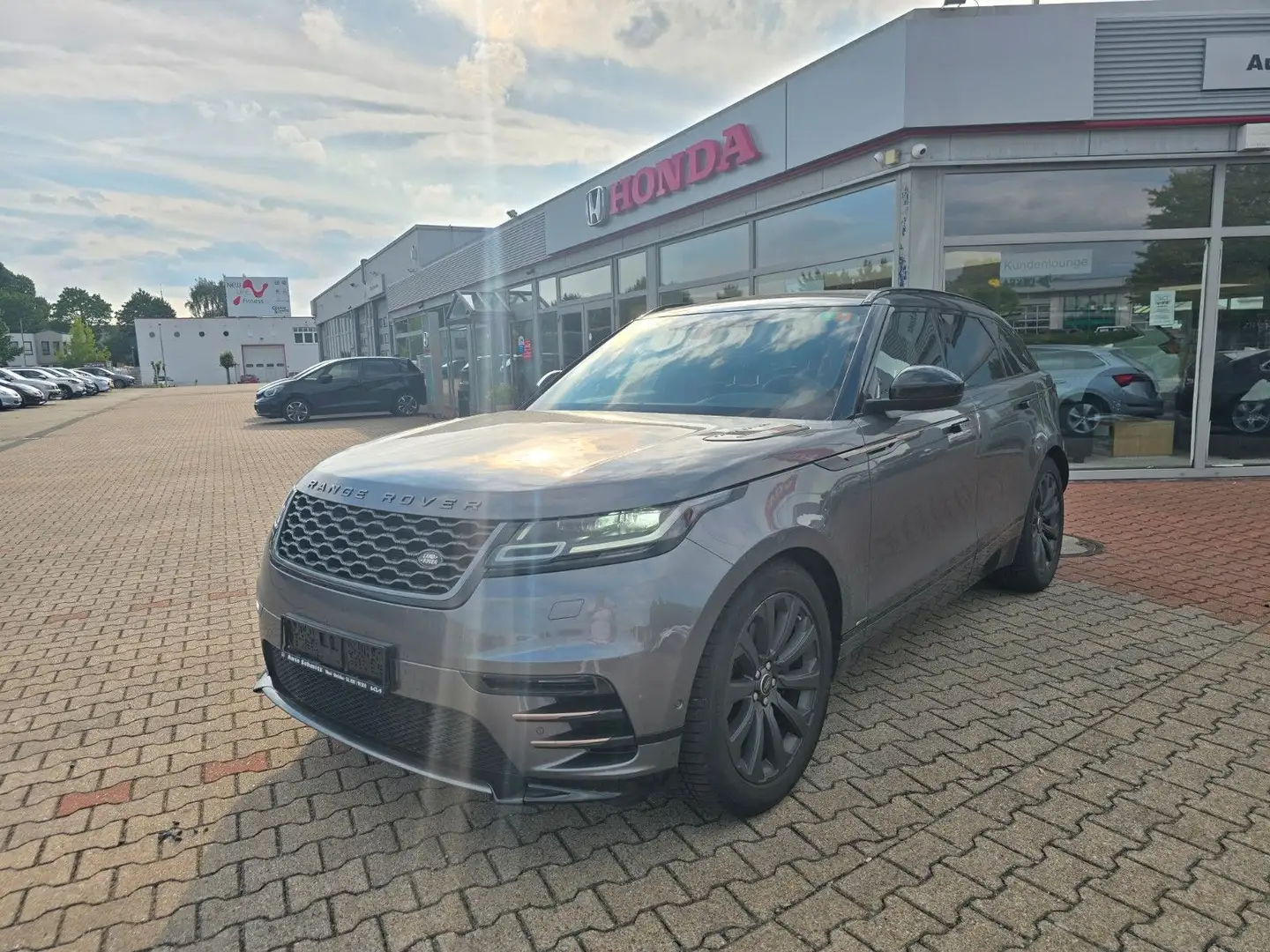 Land Rover Range Rover Velar R-Dynamic Pano Meridian Matrix Grau - 1