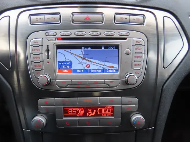 Ford Mondeo view 12
