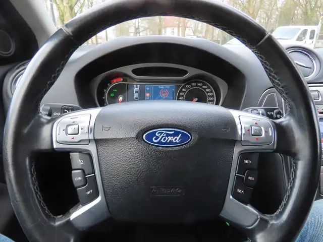 Ford Mondeo view 11