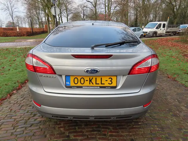 Ford Mondeo view 5