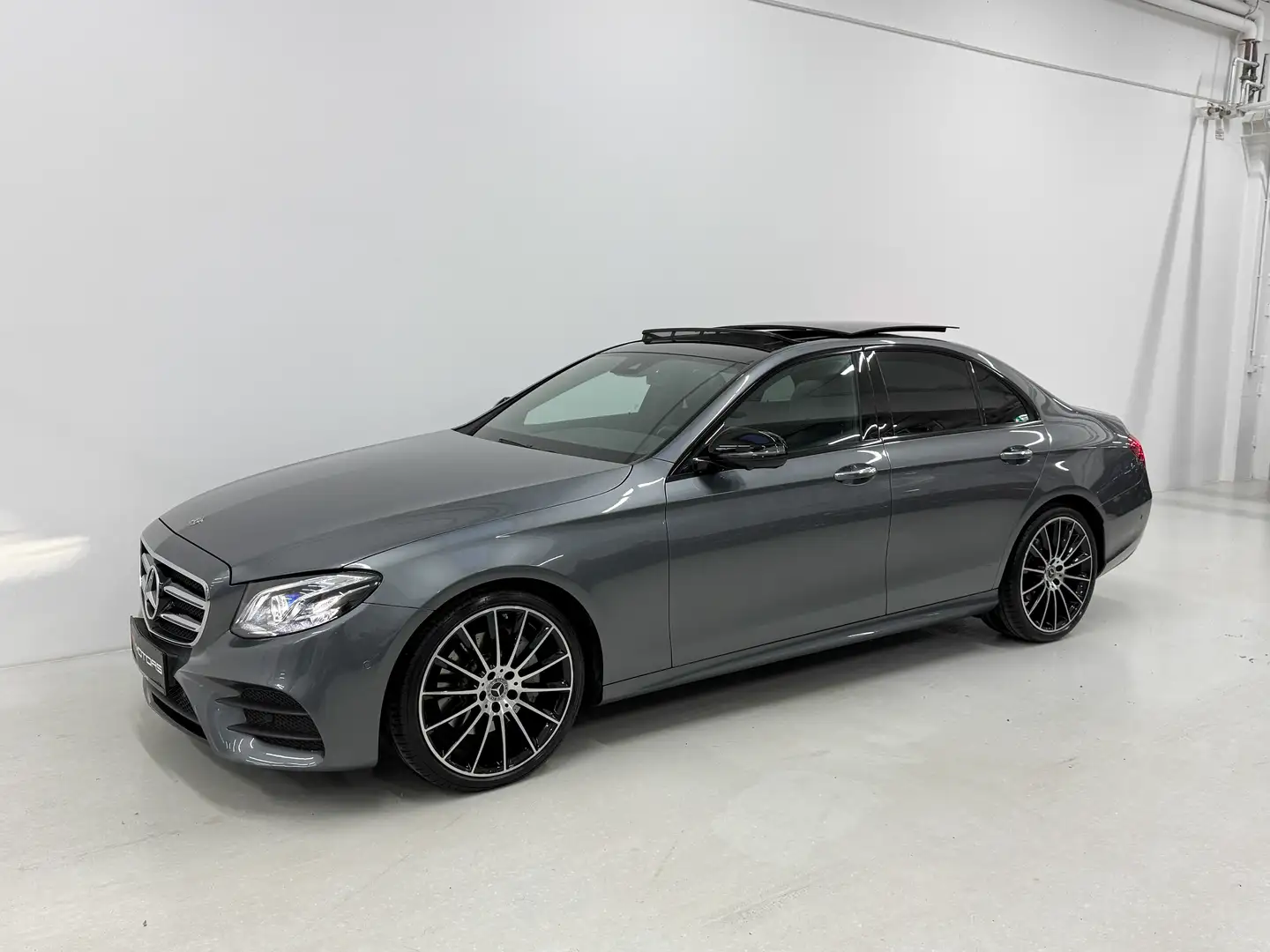 Mercedes-Benz E 220 Amg-Line 20" Burm Pano 360° Multibeam Memory Grau - 2