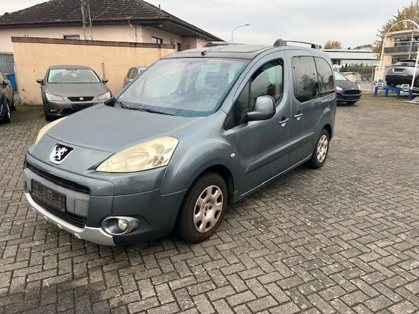 Peugeot Partner Tepee Tendance Grau - 2