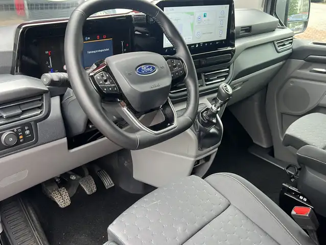 Ford Tourneo Custom view 5
