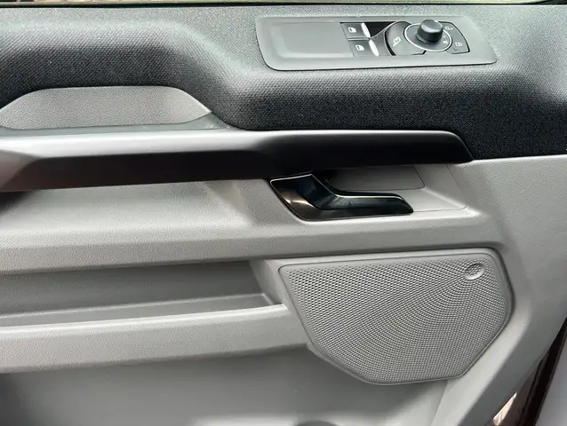 Ford Tourneo Custom view 4