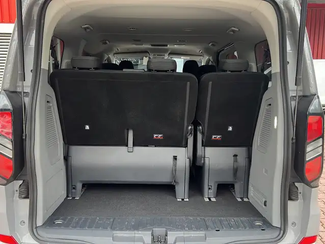 Ford Tourneo Custom view 10