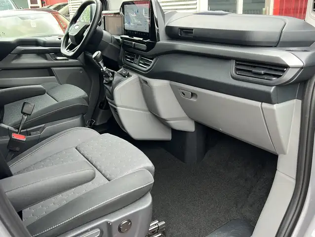 Ford Tourneo Custom view 14
