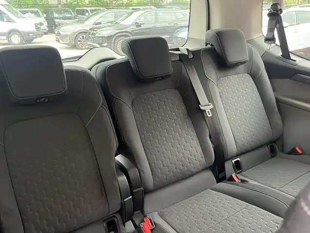 Ford Tourneo Custom view 12