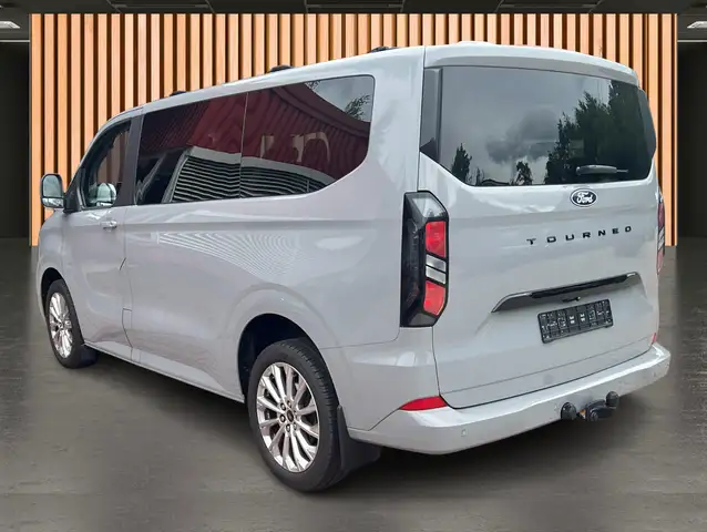Ford Tourneo Custom view 9