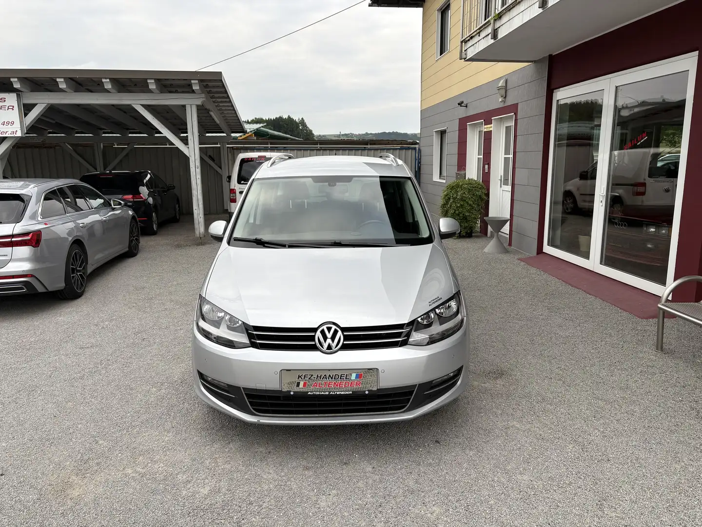 Volkswagen Sharan Highline 2,0 TDI DSG *AHK|TEILLEDER|ZR GEMACHT* Grau - 2