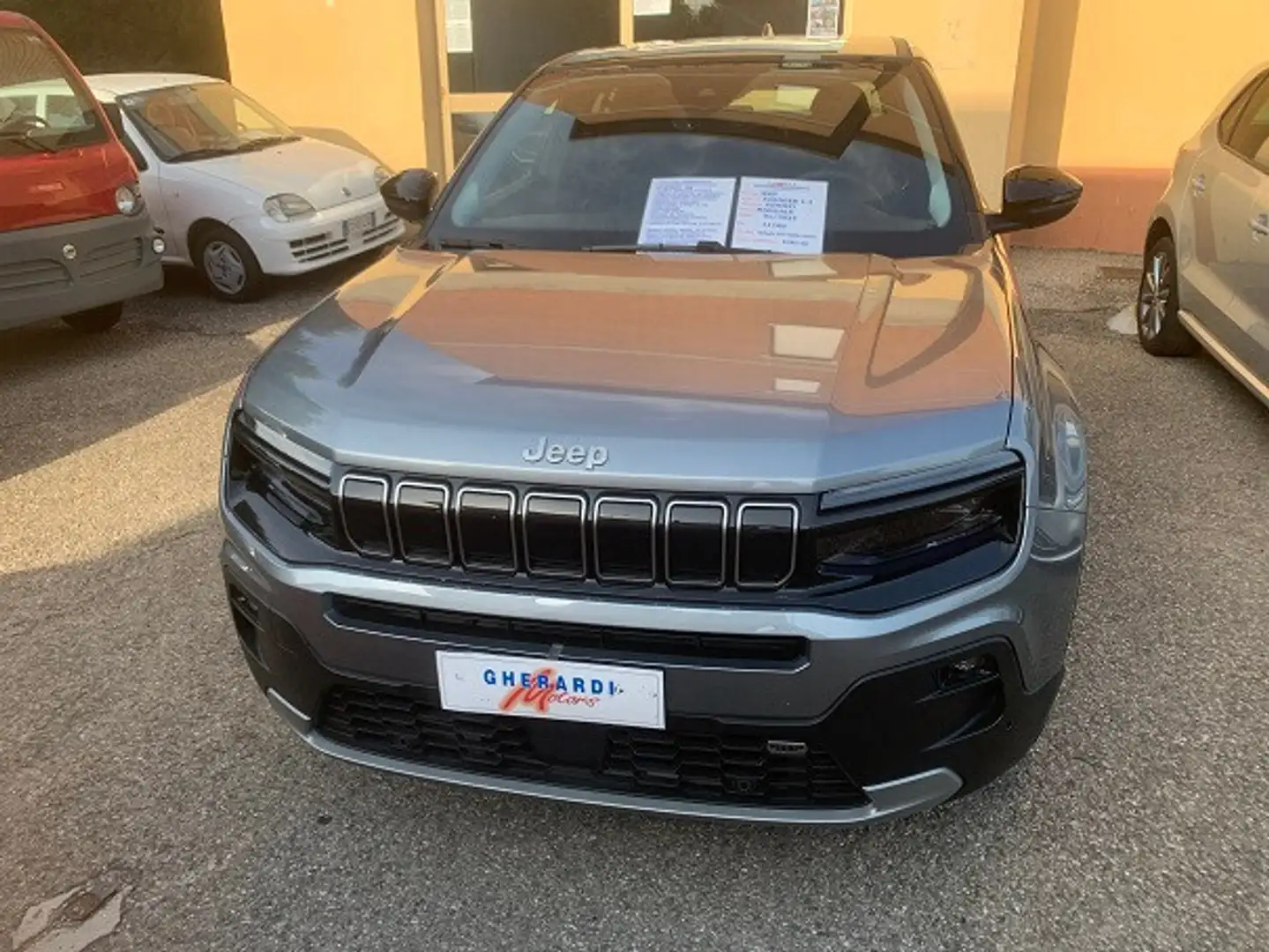 Jeep Avenger 1.2 Turbo 100 CV Summit Gris - 1