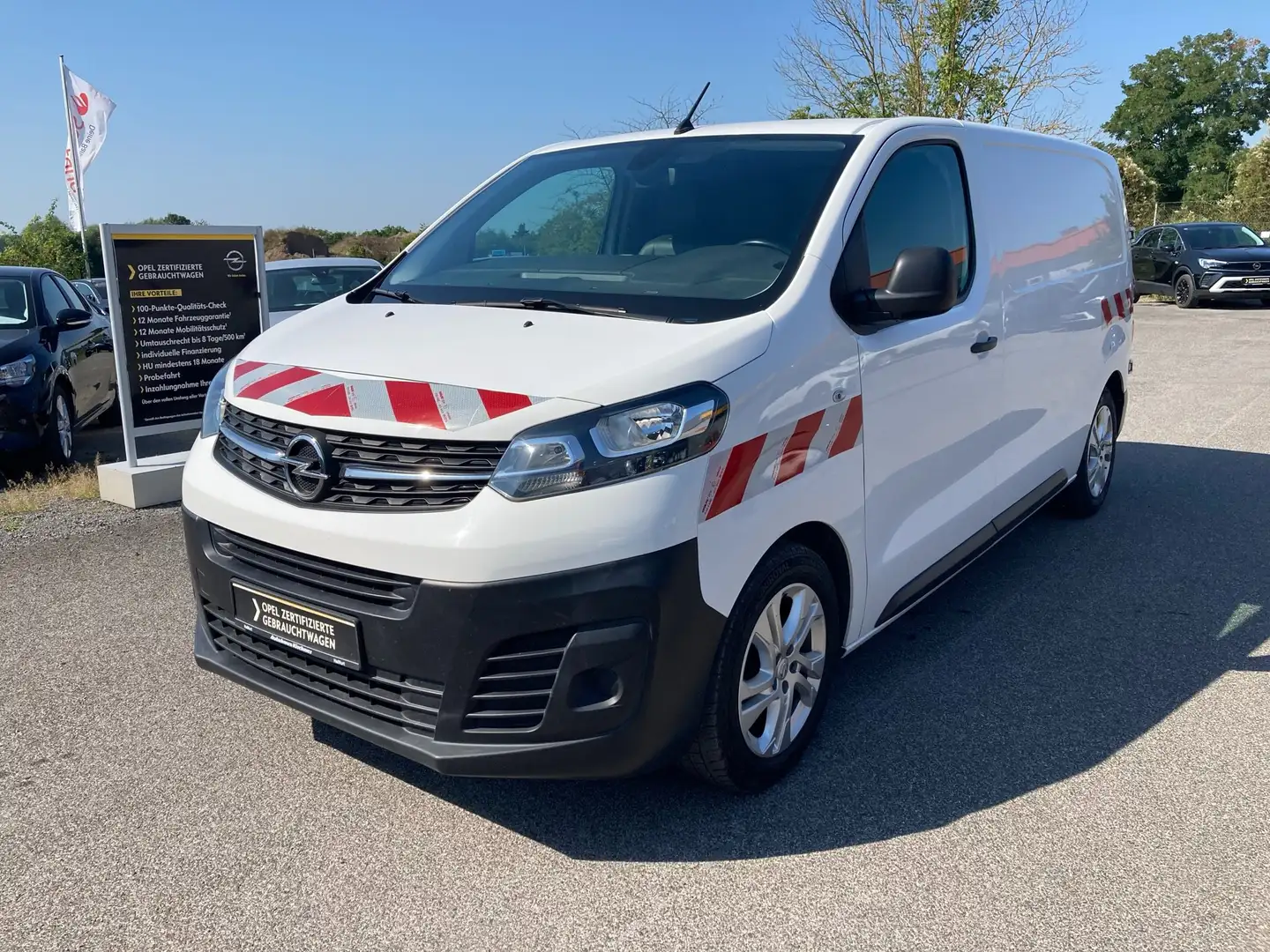 Opel Vivaro Edition M (L2)*AHK*KLIMA*SORTIMOEINRICHTUNG Weiß - 1