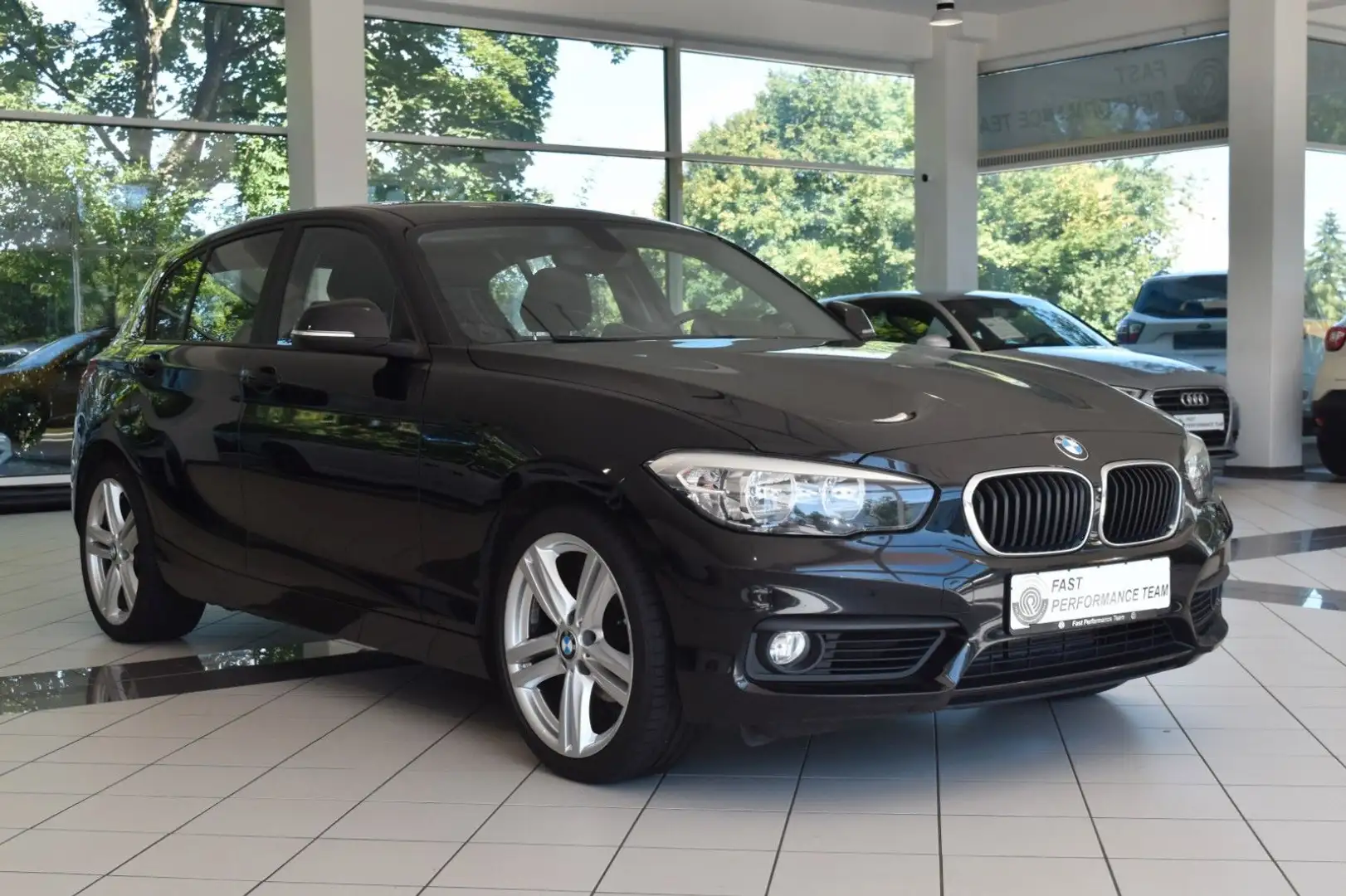 BMW 118 i Advantage~5-türer~SHZ~BT~18 Zoll Schwarz - 2