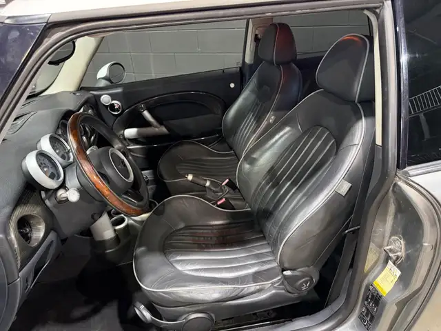 Mini Hatch view 11