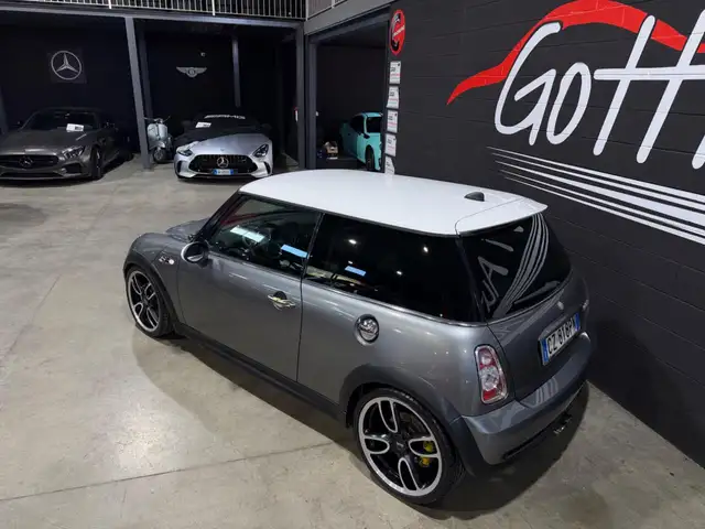 Mini Hatch view 6