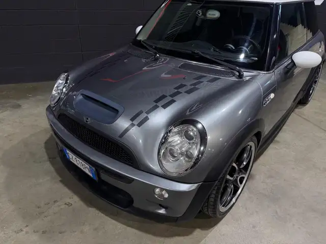 Mini Hatch view 9
