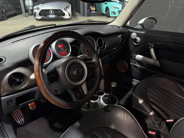 Mini Hatch view 12