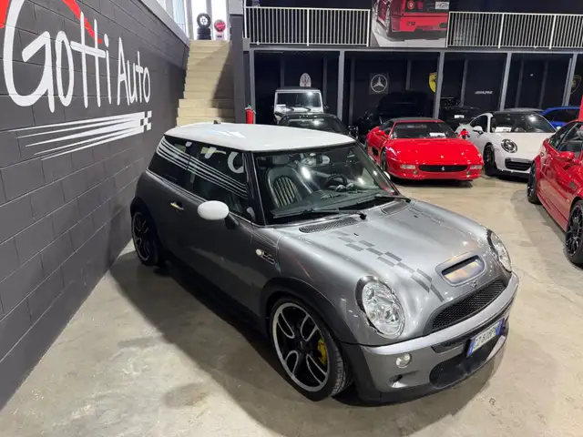 Mini Hatch view 3