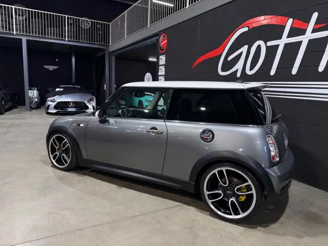 Mini Hatch view 4
