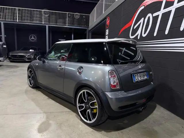 Mini Hatch view 5