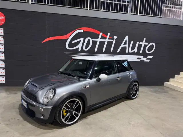 Mini Hatch view 2