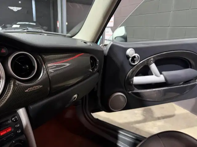 Mini Hatch view 14
