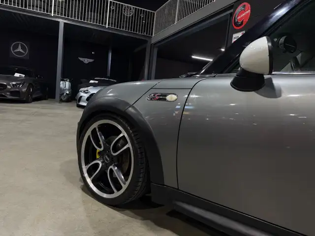 Mini Hatch view 8