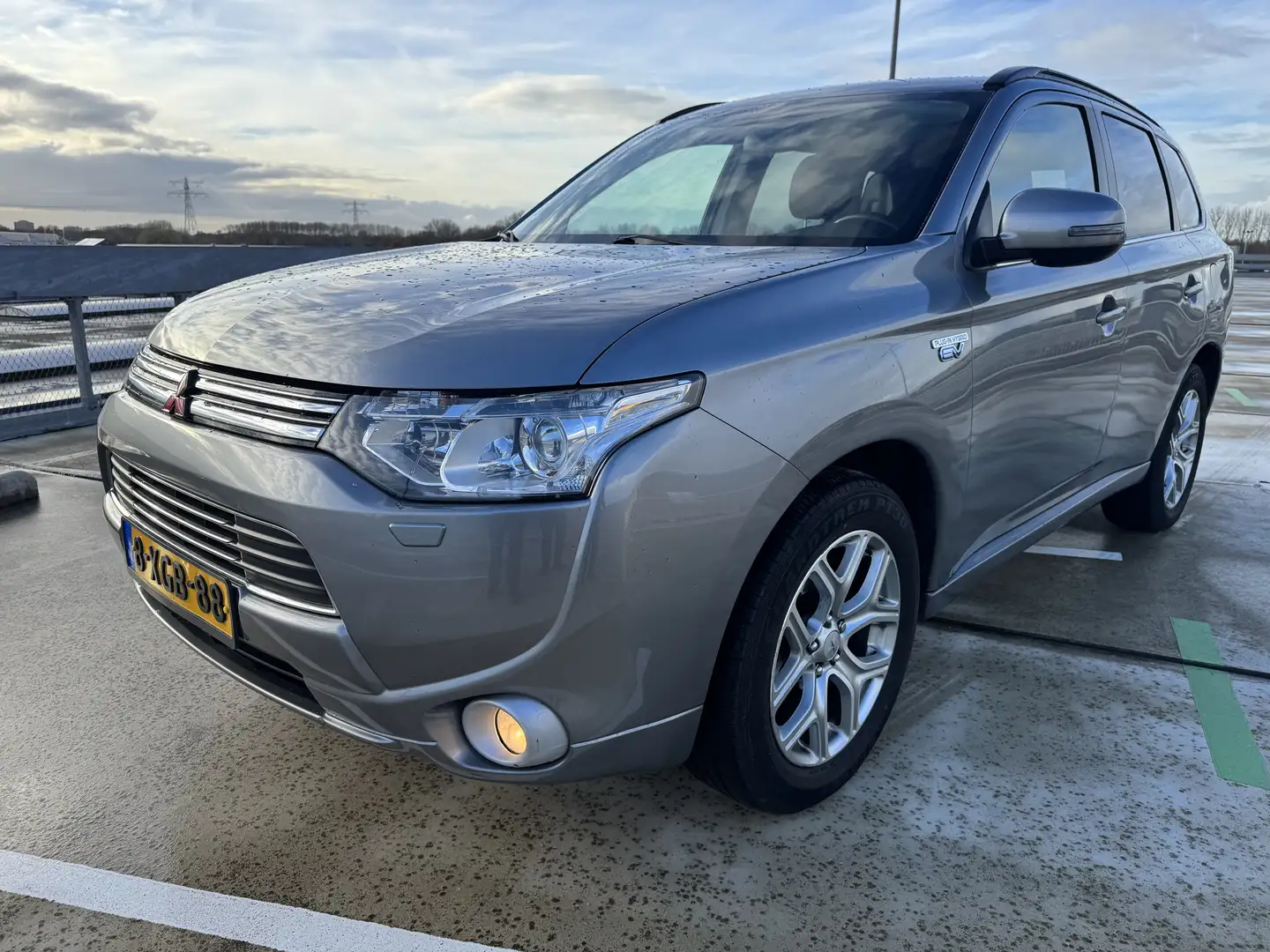 Mitsubishi Outlander 2.0 4WD Plug-In Hybrid - 2