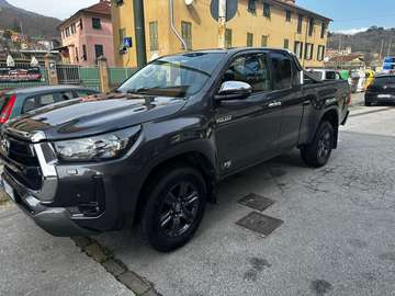 Hilux 2.4 d-4d extra cab Lounge 4wd