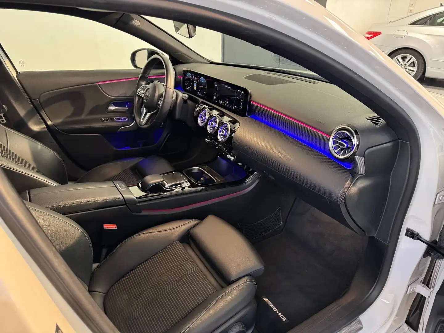 Mercedes-Benz A 200 D LIM. PROGRESSIVE*AUT*PANO*T-LEDER*CAM*SH Weiß - 2