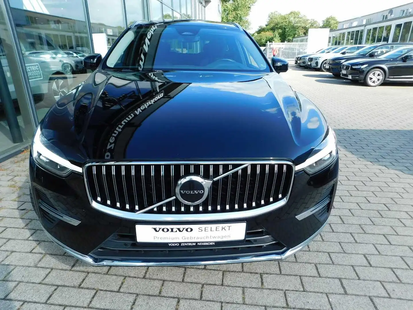 Volvo XC60 T6 AWD Recharge Core Schwarz - 2