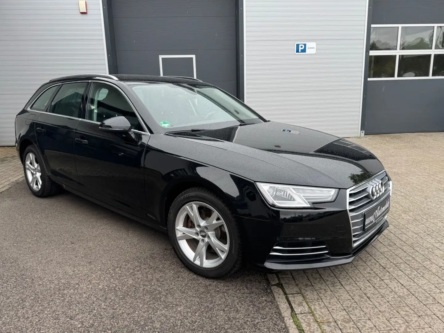 Audi A4 Avant sport ultra Navi Teilleder Standheizung Schwarz - 1