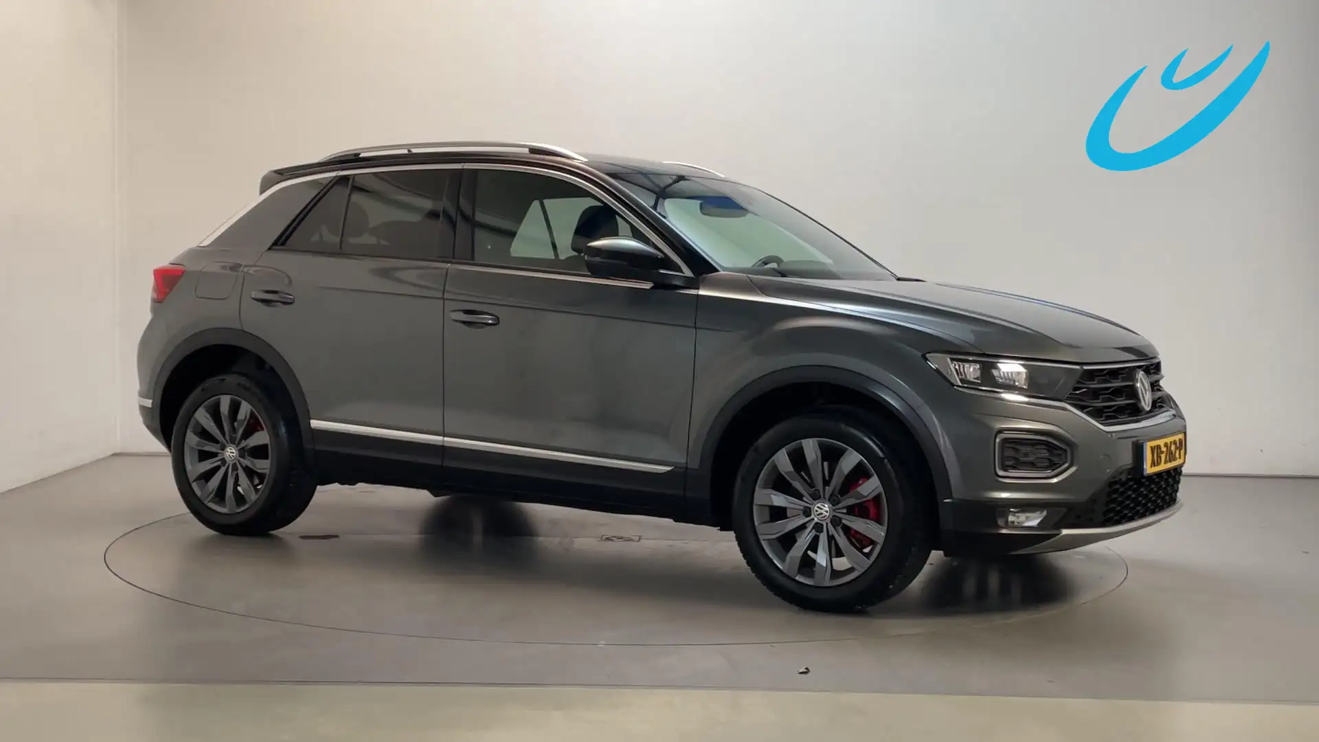 Volkswagen T-Roc 1.0 TSI 116pk Sport LED Leder Camera Virtual Cockp Grijs - 1