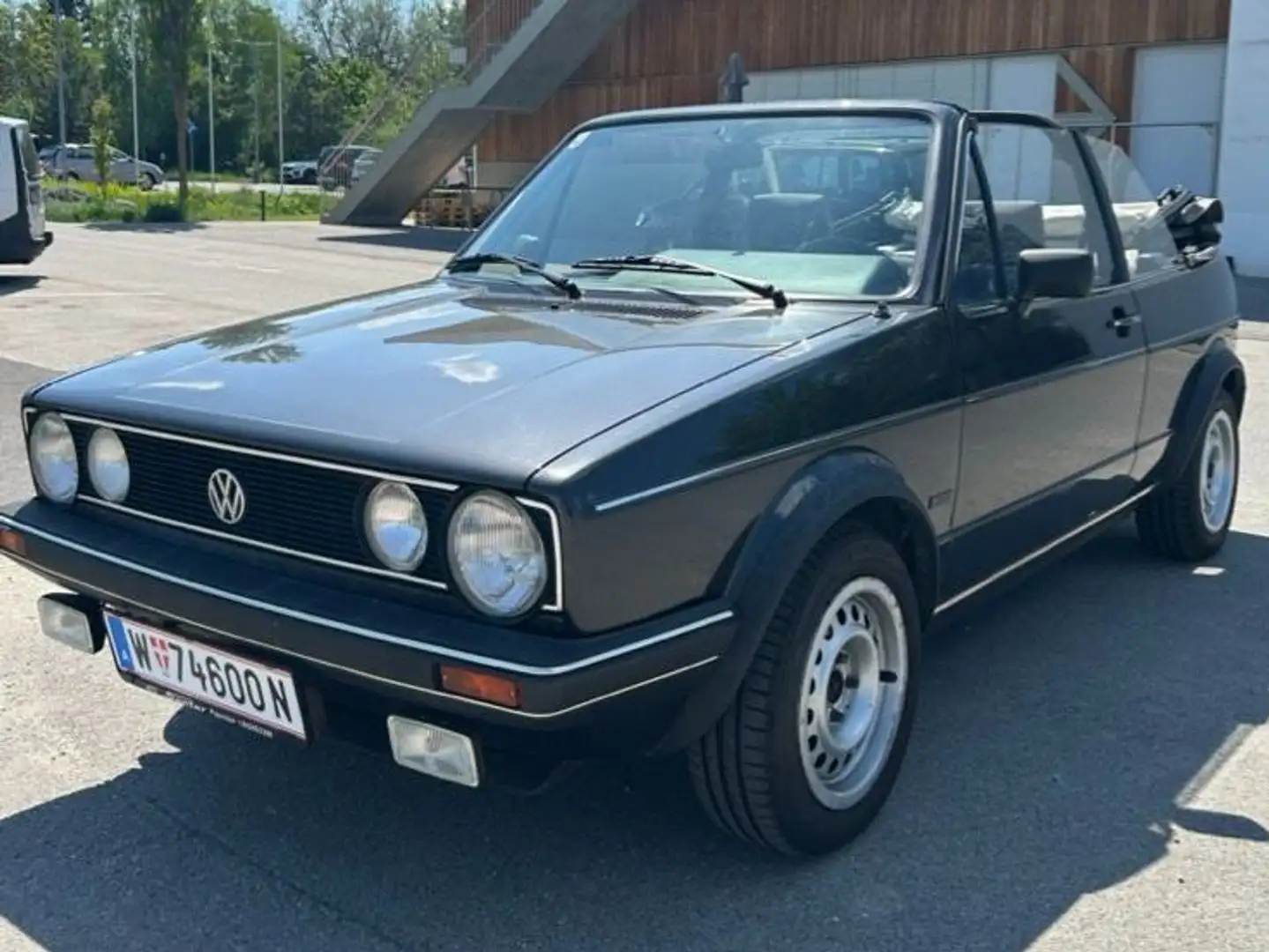 Volkswagen Golf Cabriolet Black - 2