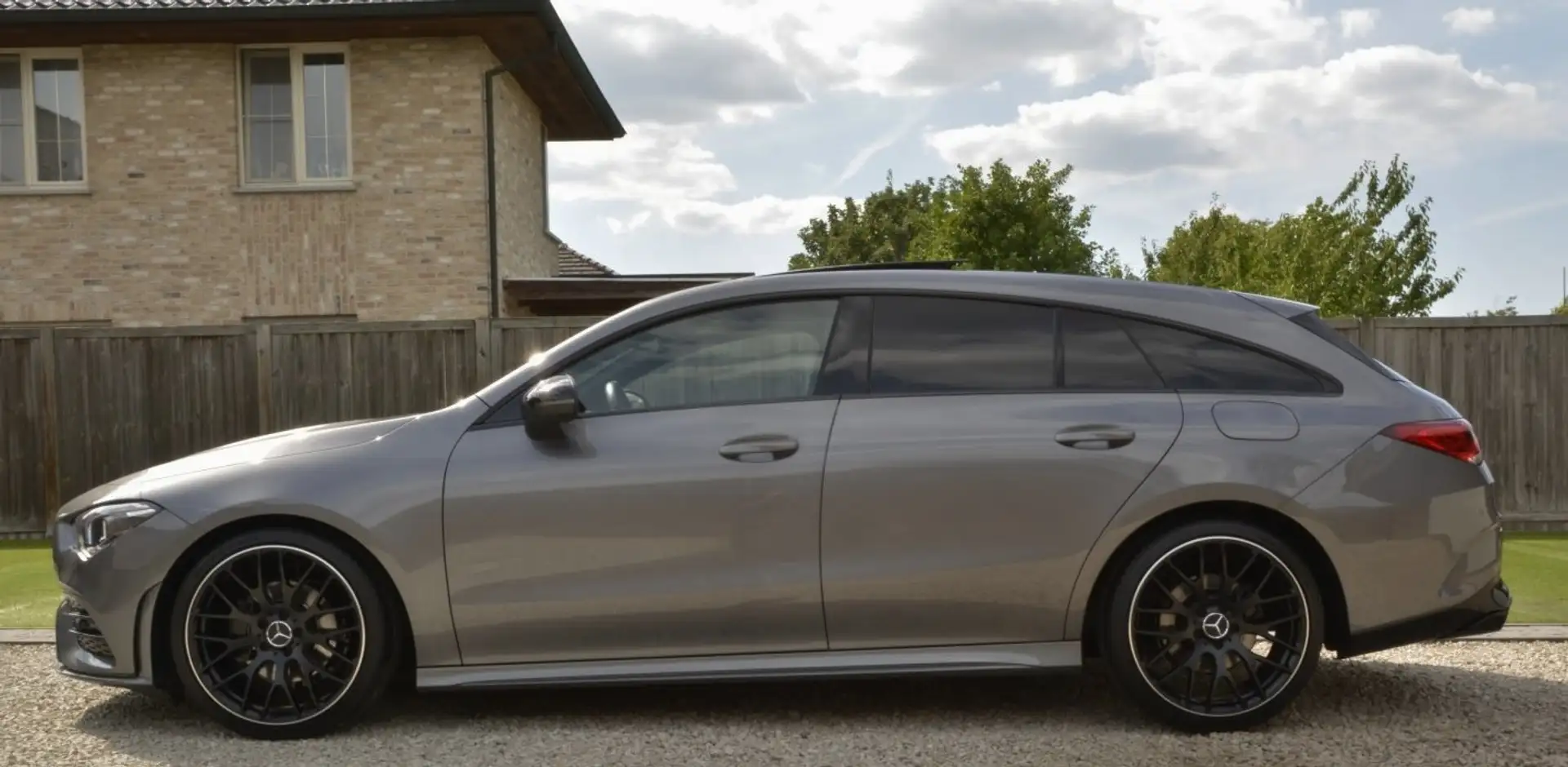 Mercedes-Benz CLA 180 AMG 7G-DCT"LED'S-GPS-LEDER-AIRCO-PANODAK-CAMERA" - 1