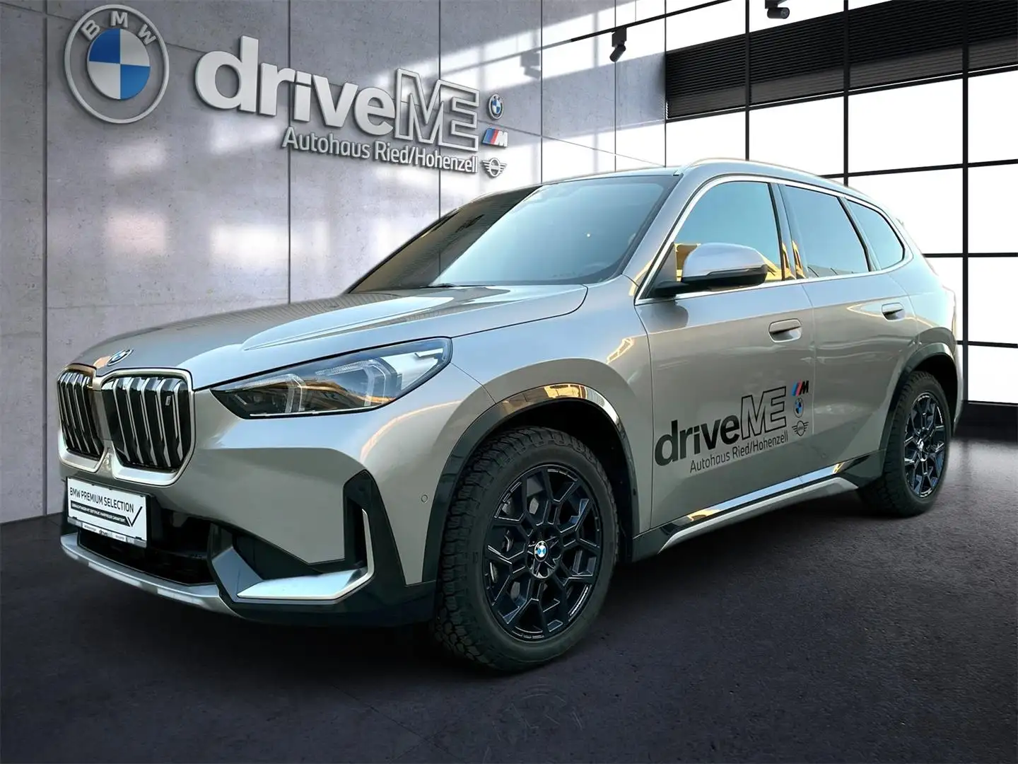 BMW iX1 xDrive30 64,7kWh*X-Line*ACC* Silber - 2
