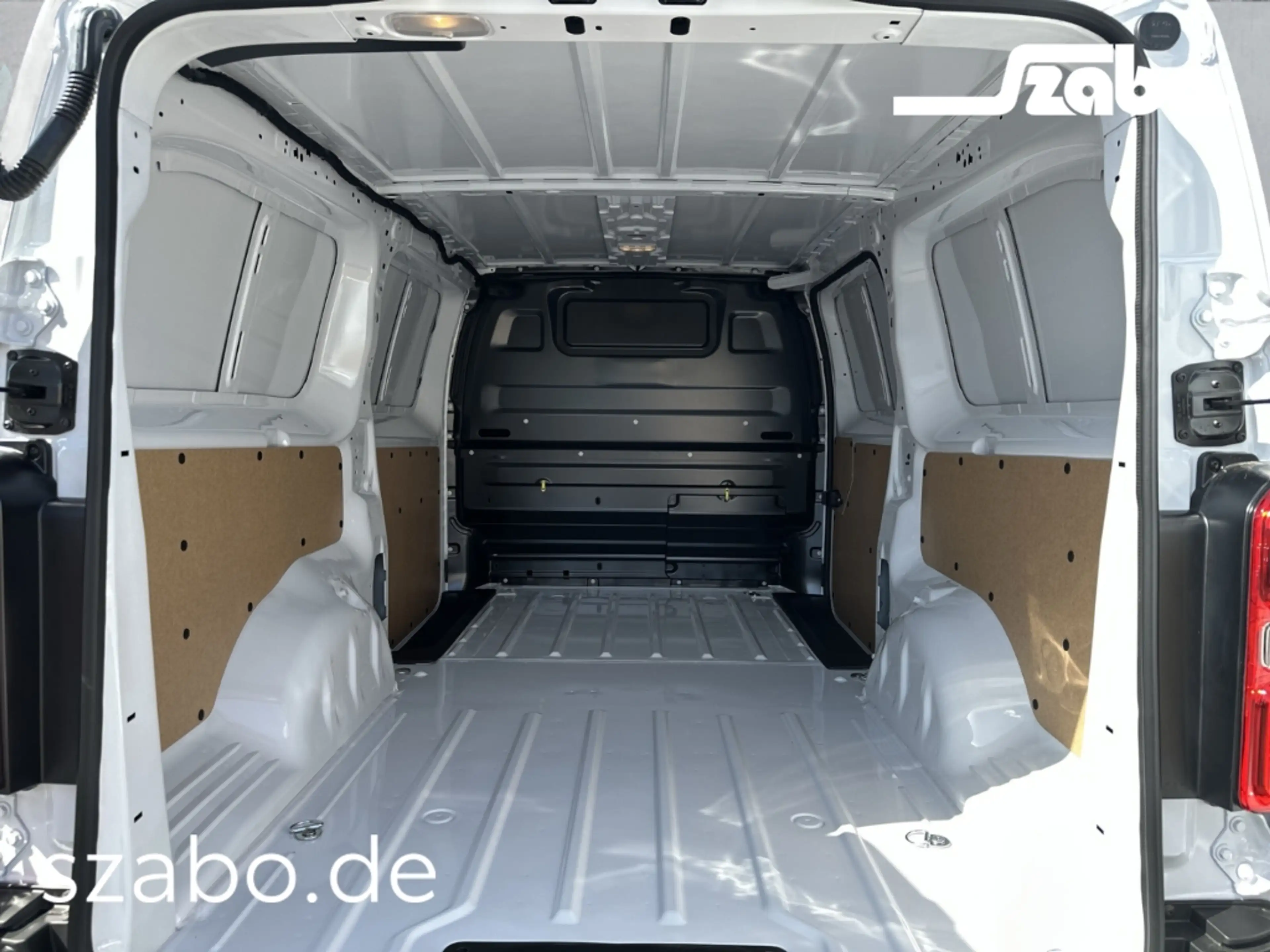 Toyota Proace Kasten 2.2 D-4D EU6e L2 verblecht 4-türig Meister — photo 14