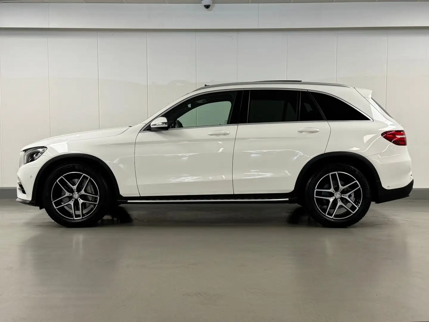 Mercedes-Benz GLC 220 D 4-MATIC PACK AMG LINE TO PANO GPS CUIR LED Blanc - 2