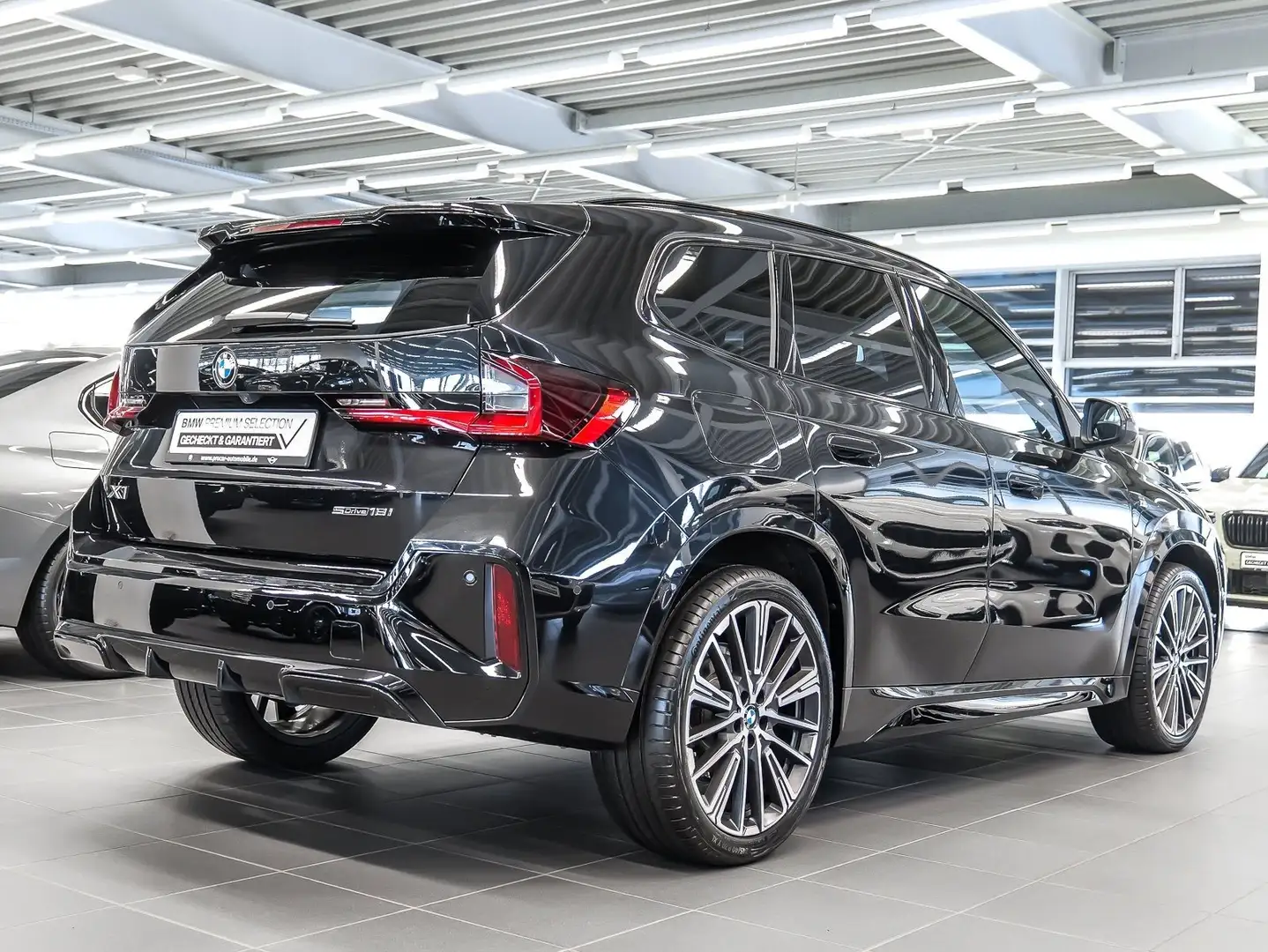 BMW X1 sDrive18i M Sport HUD RFK NAVI LED PDC V+H Schwarz - 2