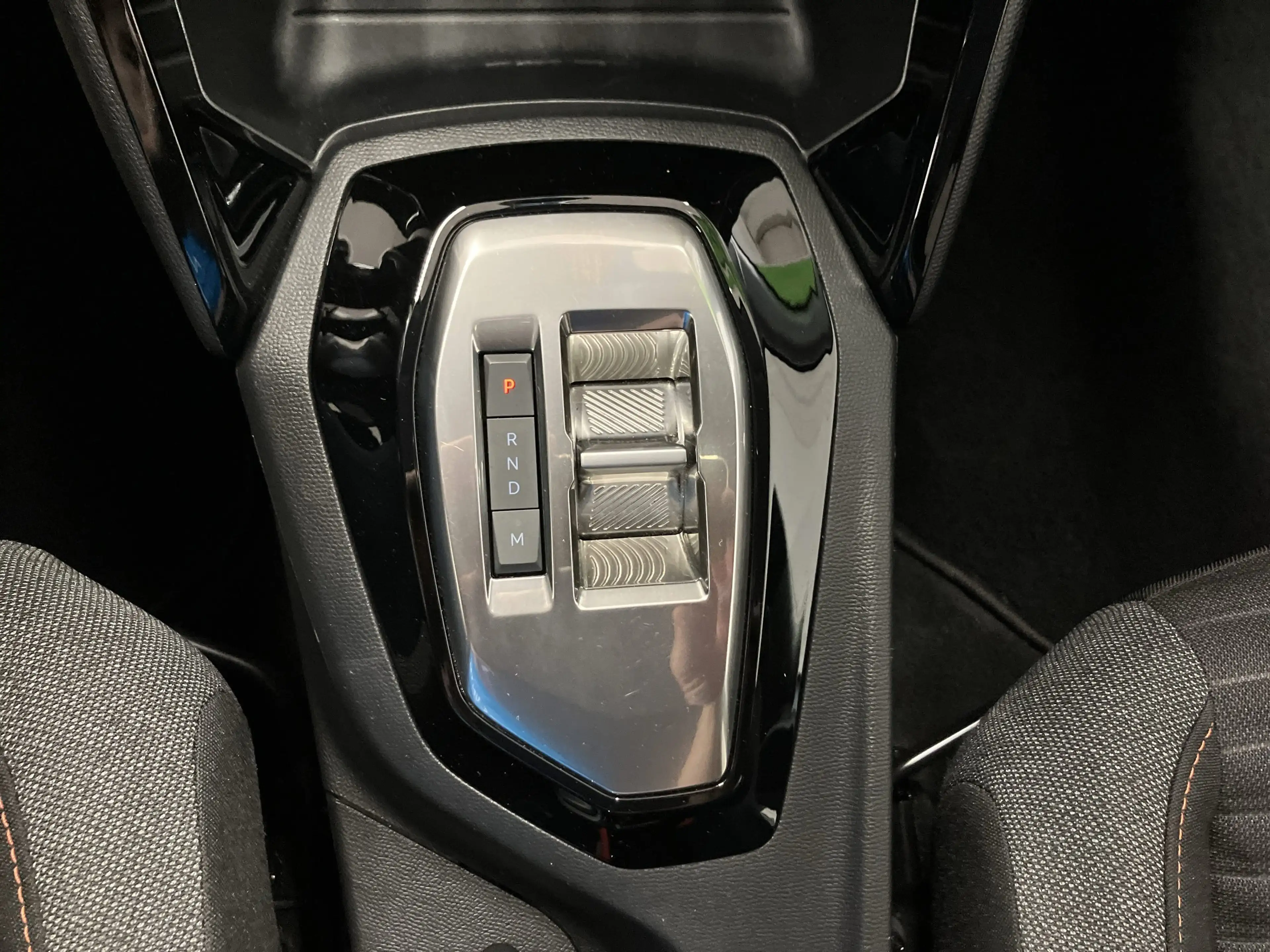 Peugeot 208 1.2 PureTech 100 Active Pack Navi+SHZ+PDC — photo 13