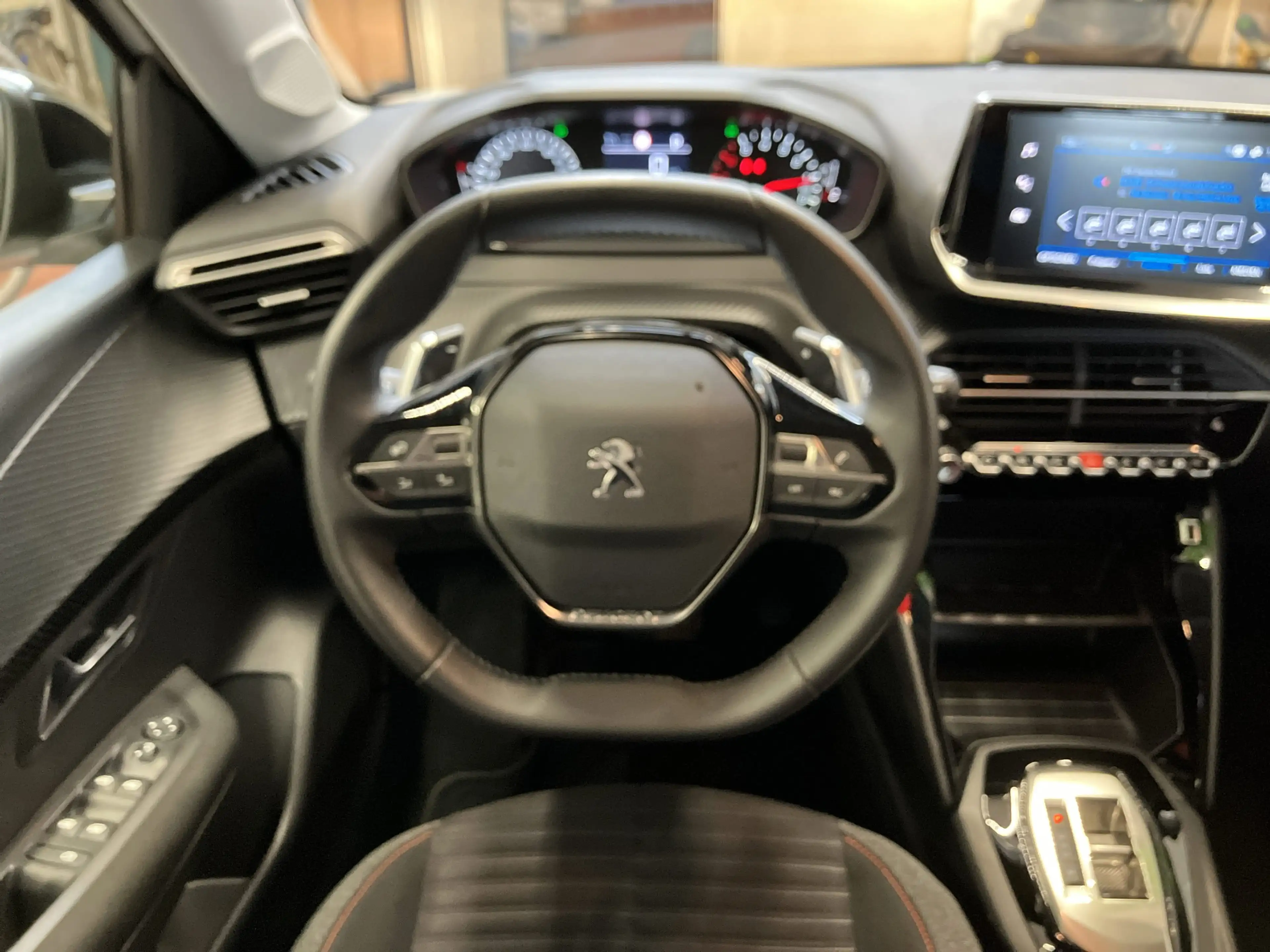 Peugeot 208 1.2 PureTech 100 Active Pack Navi+SHZ+PDC — photo 9