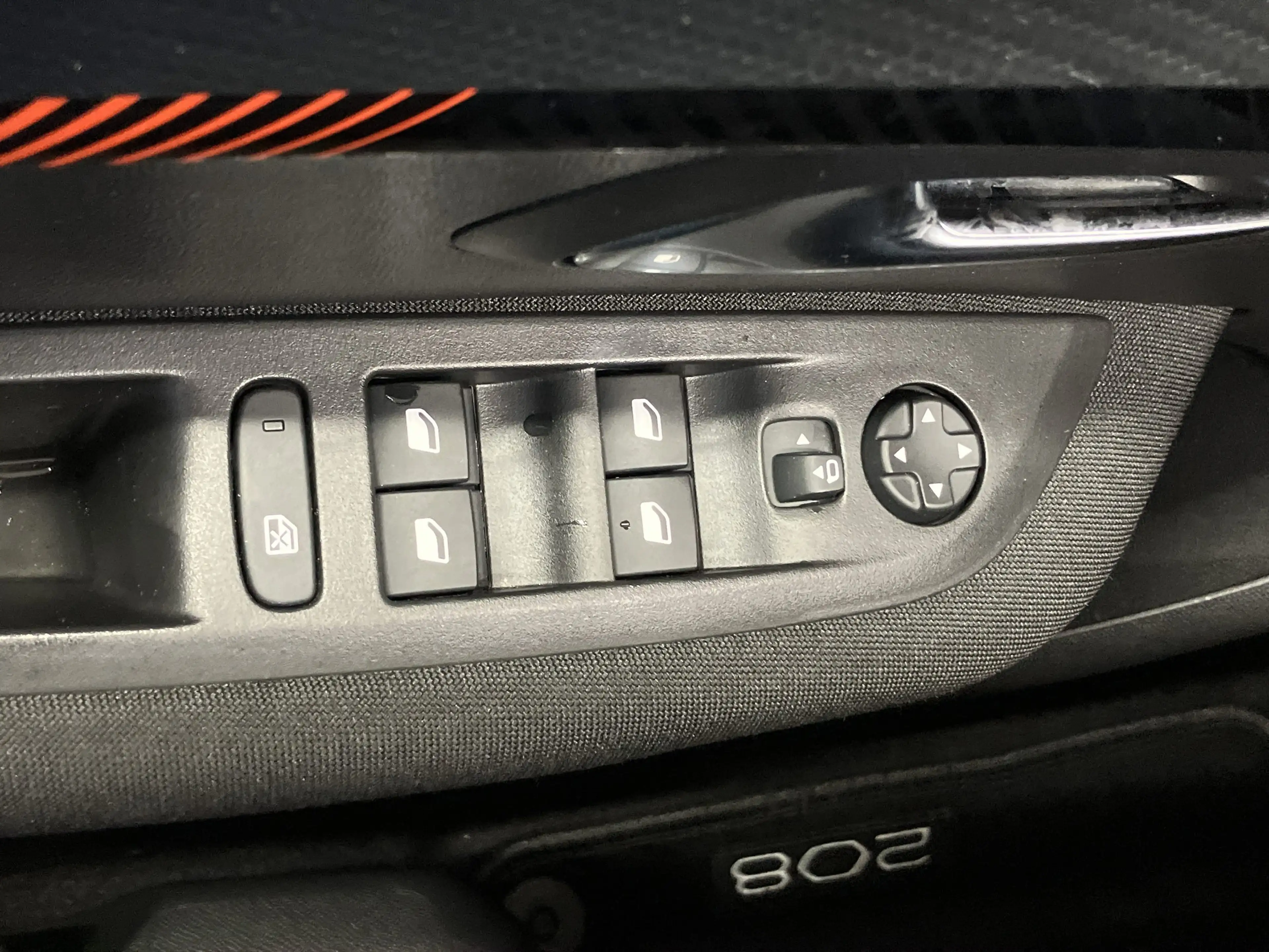 Peugeot 208 1.2 PureTech 100 Active Pack Navi+SHZ+PDC — photo 14