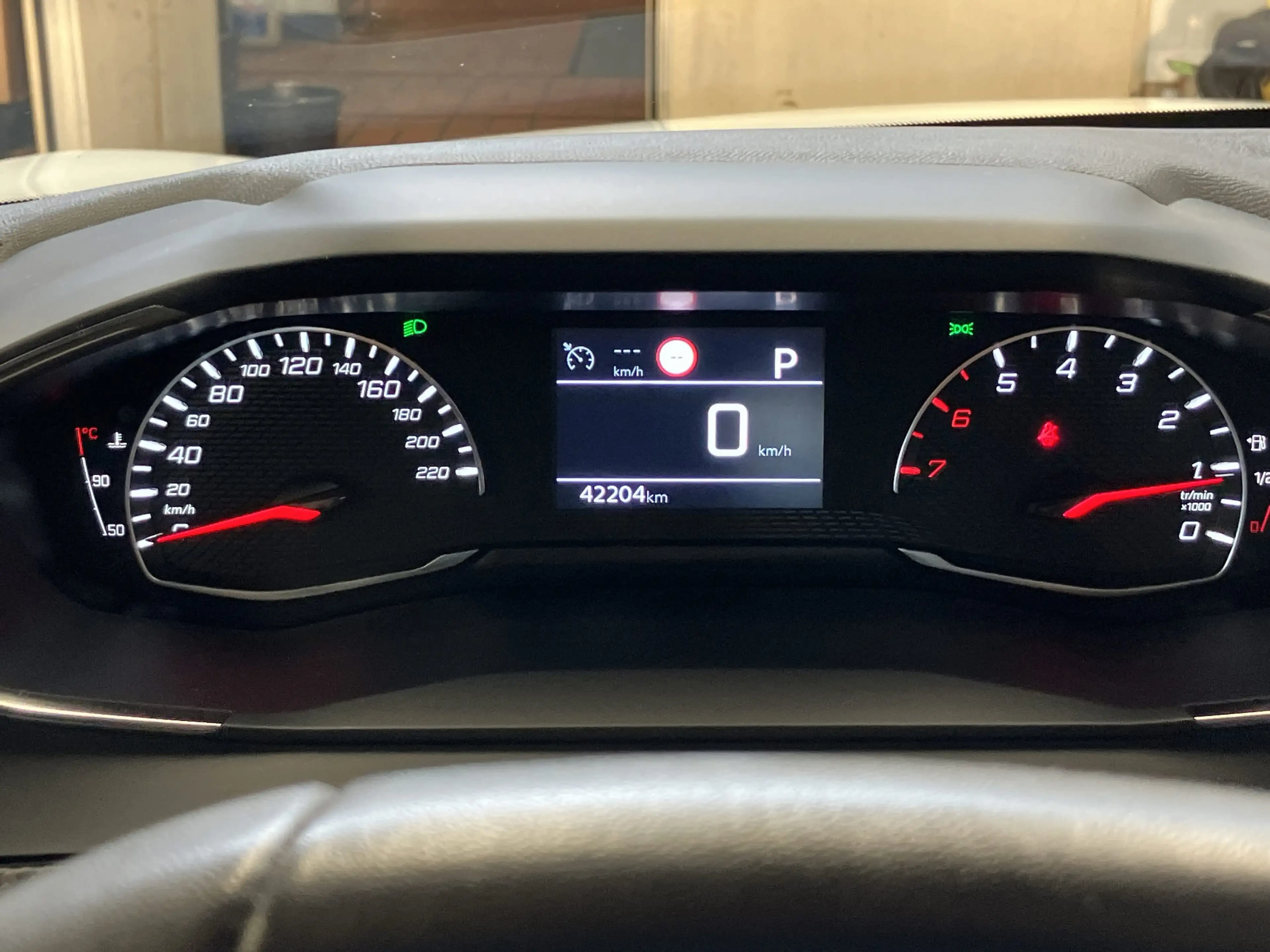 Peugeot 208 1.2 PureTech 100 Active Pack Navi+SHZ+PDC — photo 10