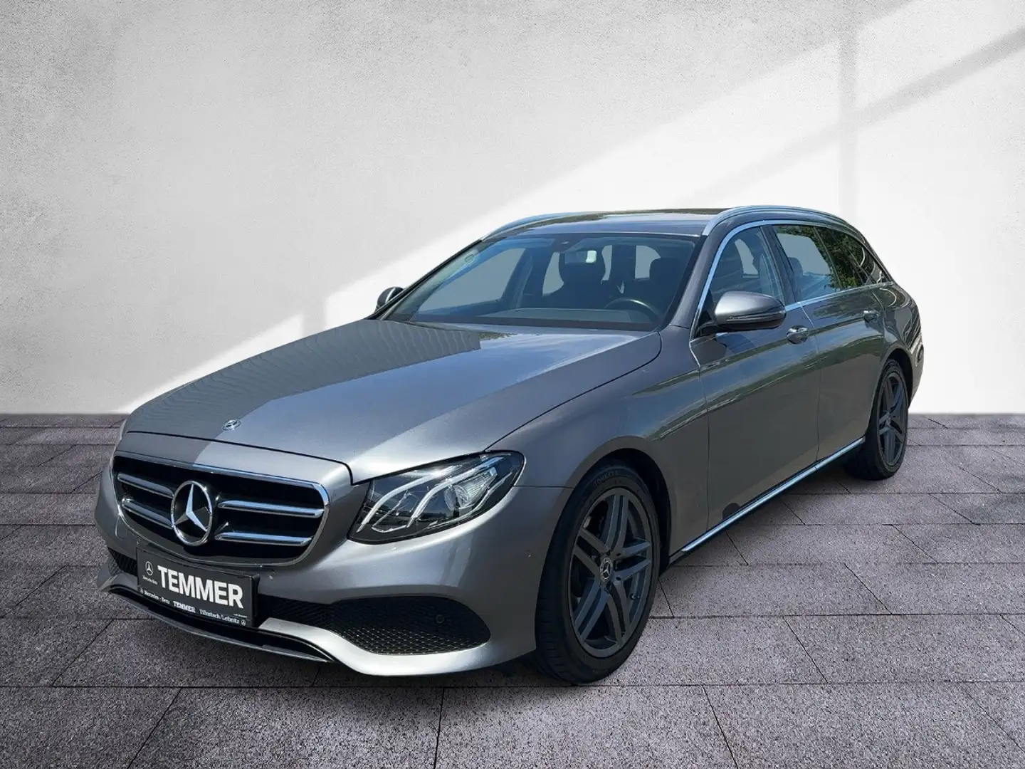 Mercedes-Benz E 200 d T-Modell Avantgarde LED Navi RKam Shz Grau - 2