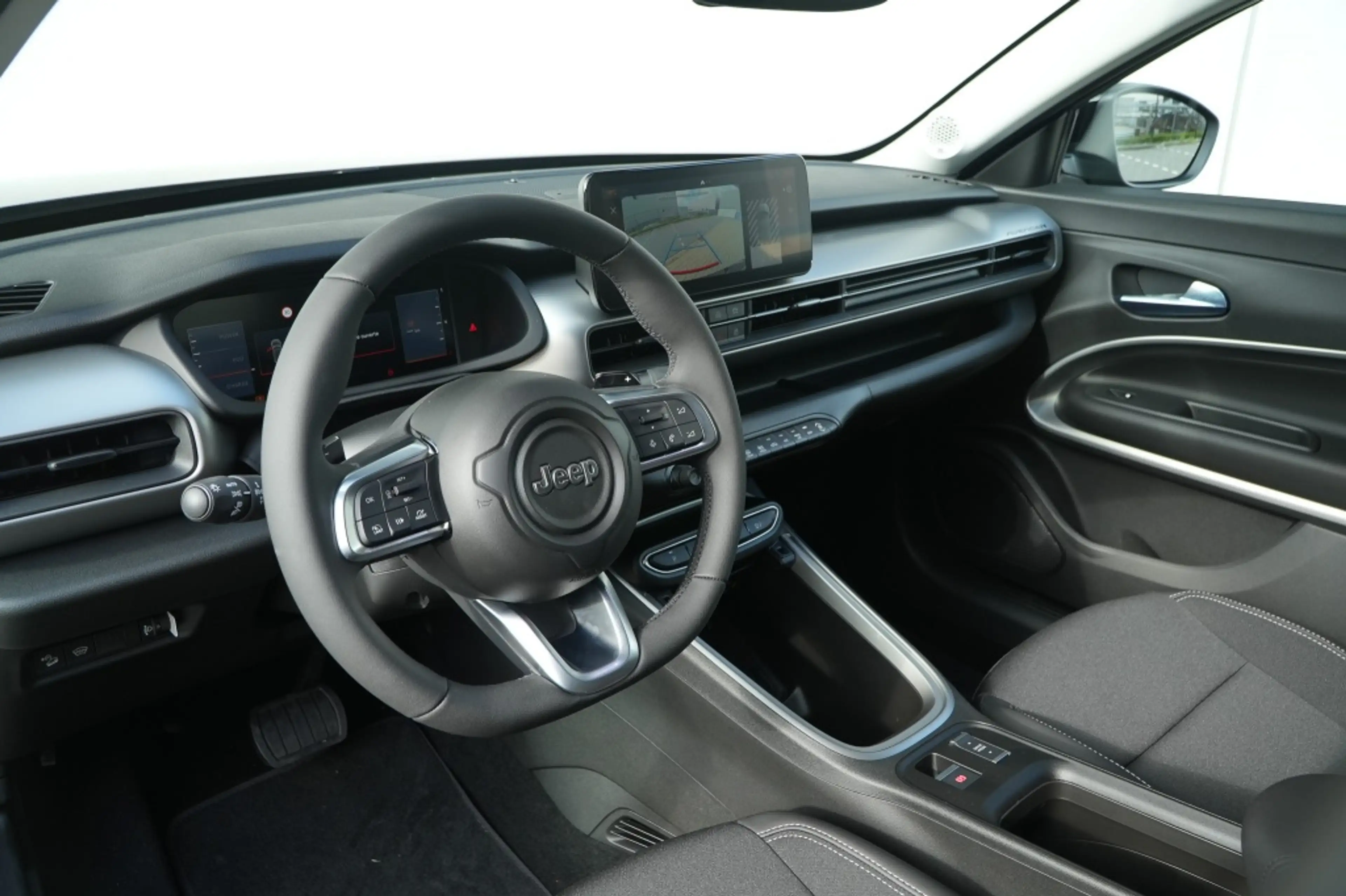 Jeep Avenger 1.2 e-Hybrid Summit | Navi | JBL | Camera | Winter — photo 13