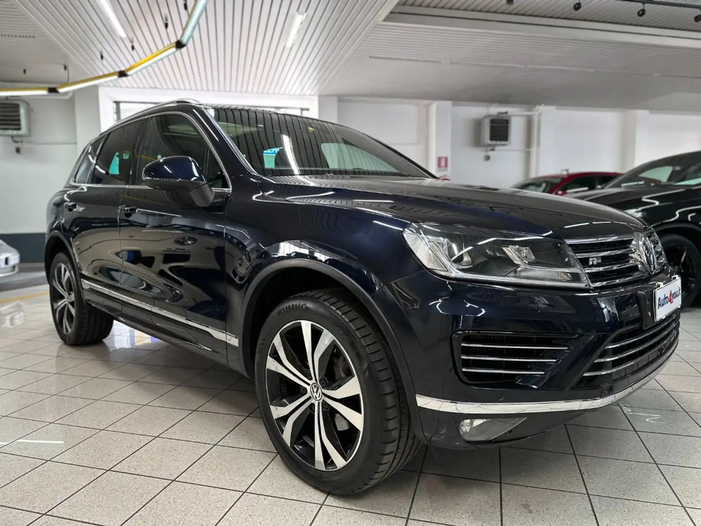 Volkswagen Touareg 3.0 TDI 204 CV tiptronic BlueMotion R-Line IVA ESP Blu/Azzurro - 1
